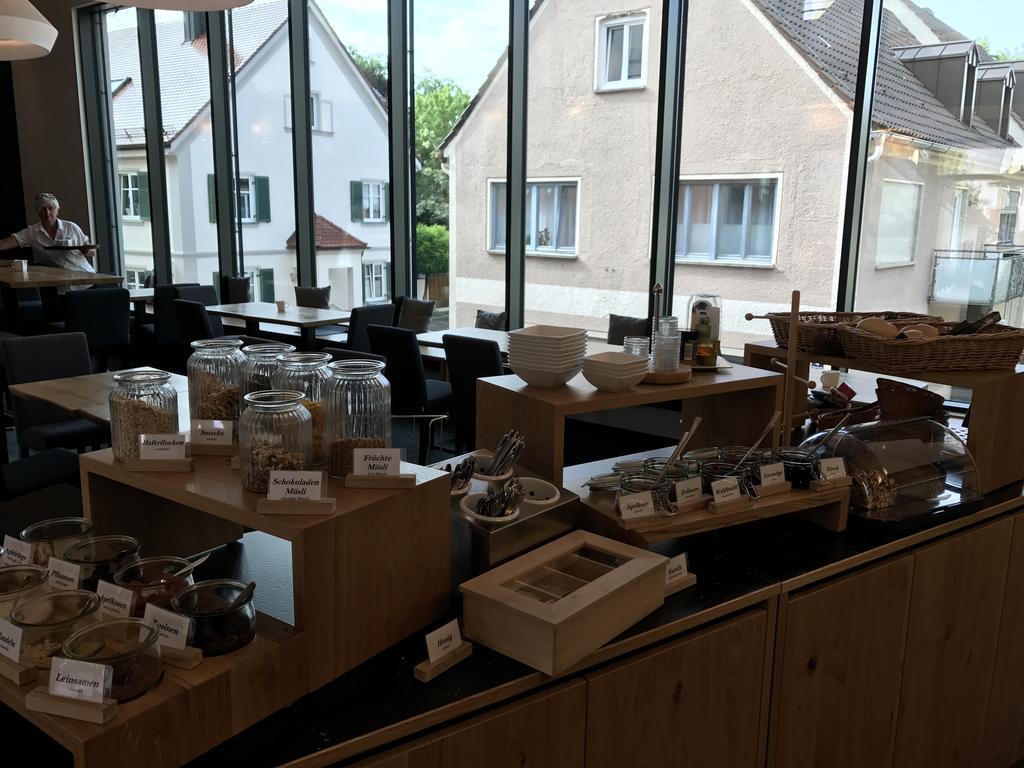 Hotel Zum Hirsch Wertingen エクステリア 写真