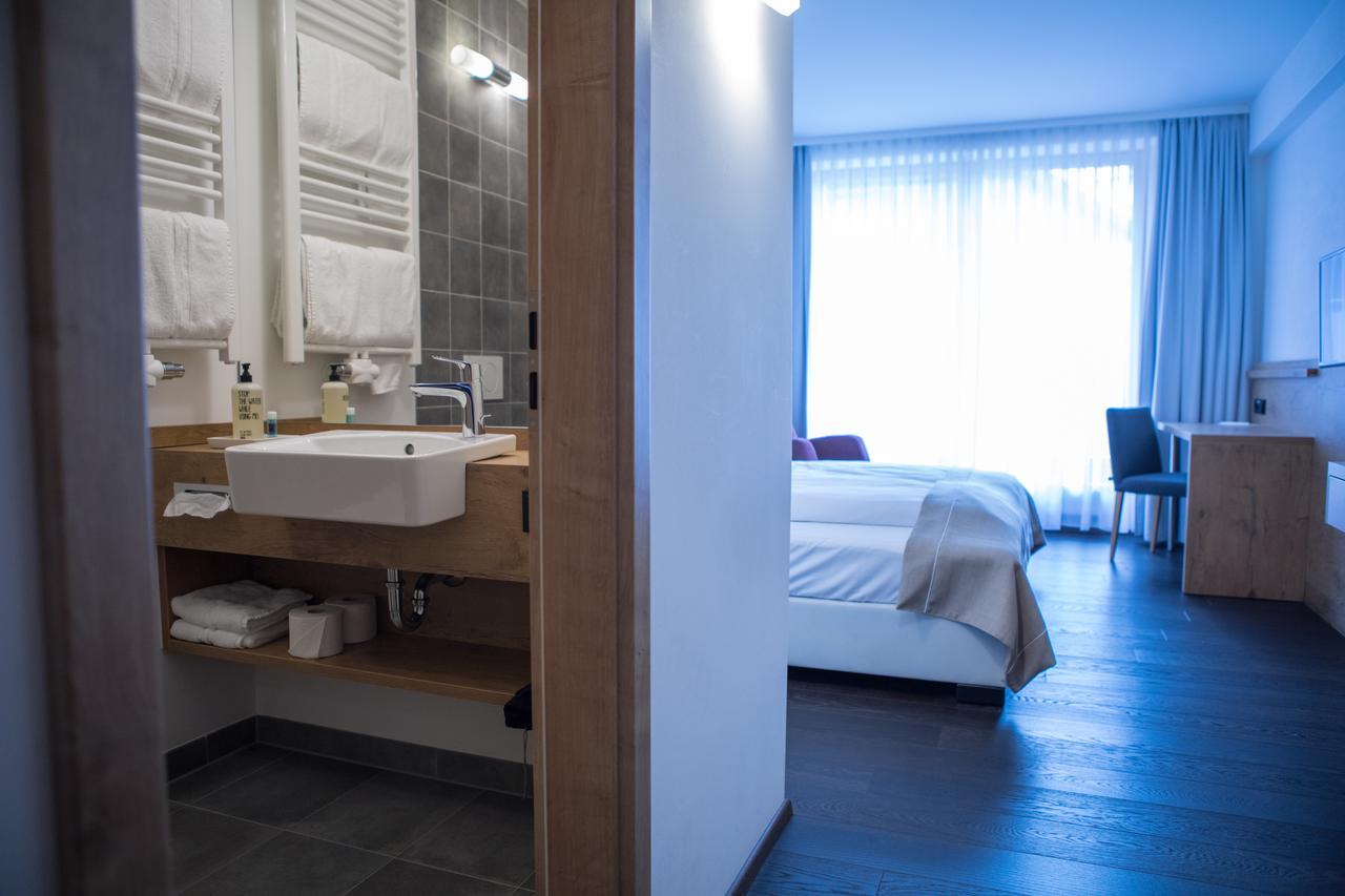 Hotel Zum Hirsch Wertingen エクステリア 写真