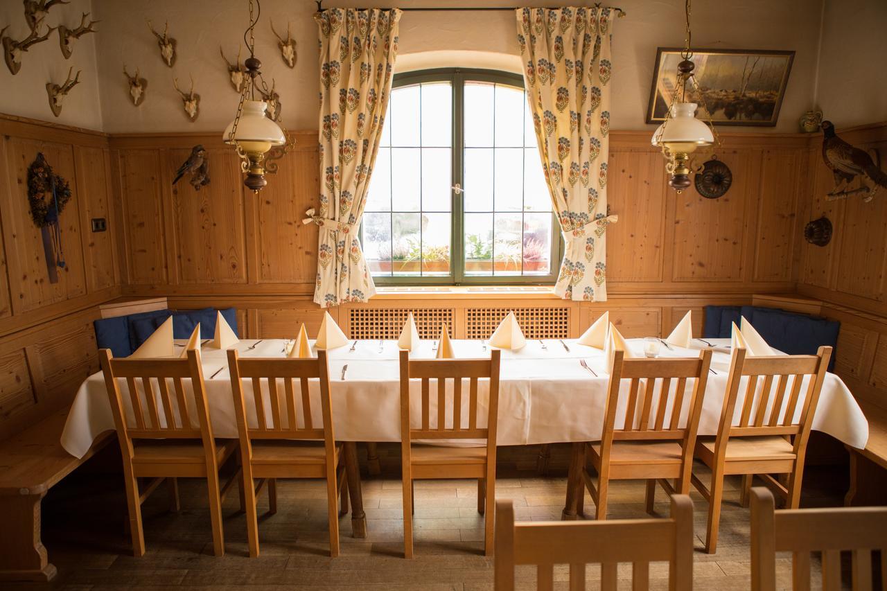 Hotel Zum Hirsch Wertingen エクステリア 写真