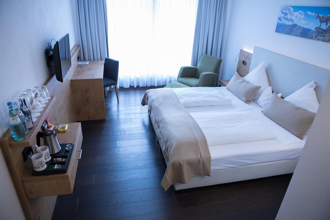 Hotel Zum Hirsch Wertingen エクステリア 写真