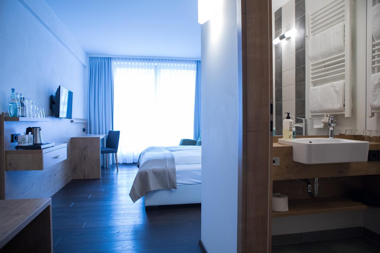 Hotel Zum Hirsch Wertingen エクステリア 写真