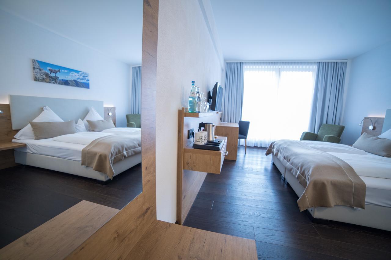 Hotel Zum Hirsch Wertingen エクステリア 写真