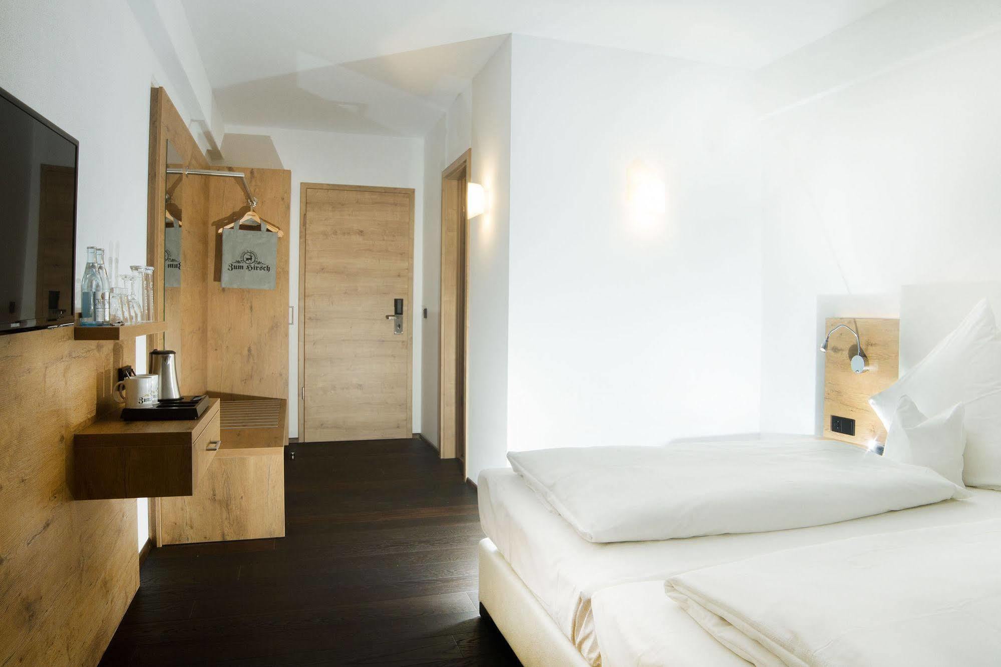 Hotel Zum Hirsch Wertingen エクステリア 写真
