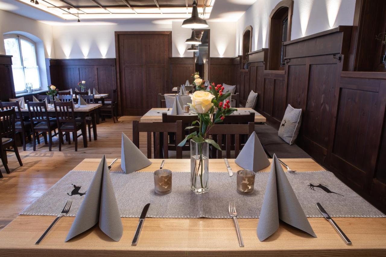 Hotel Zum Hirsch Wertingen エクステリア 写真